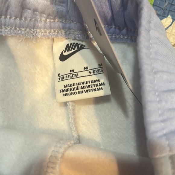 NWT girls NIKE sweats size 5-6 years old - Picture 3 of 4